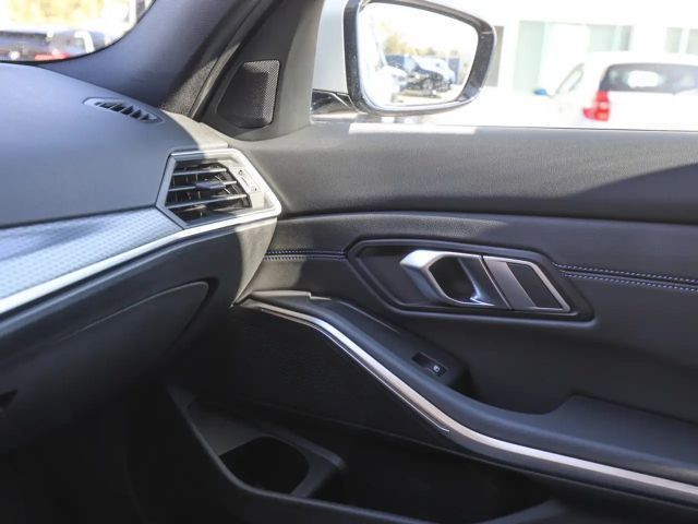 BMW 320 320d M-Sport Sedan xDrive