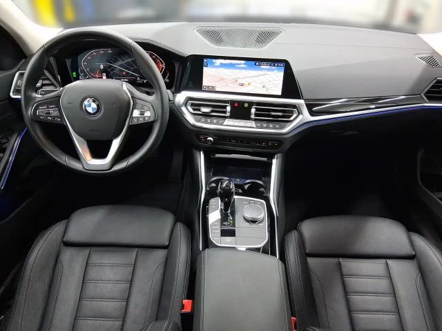 BMW 320 320d Luxury Line Sedan xDrive