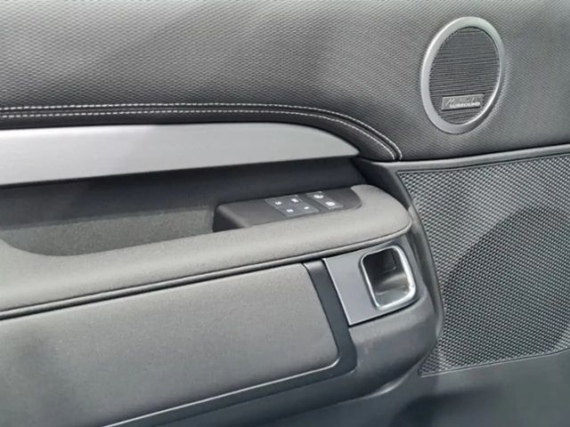 Land Rover Discovery AWD D250 Dynamic SE