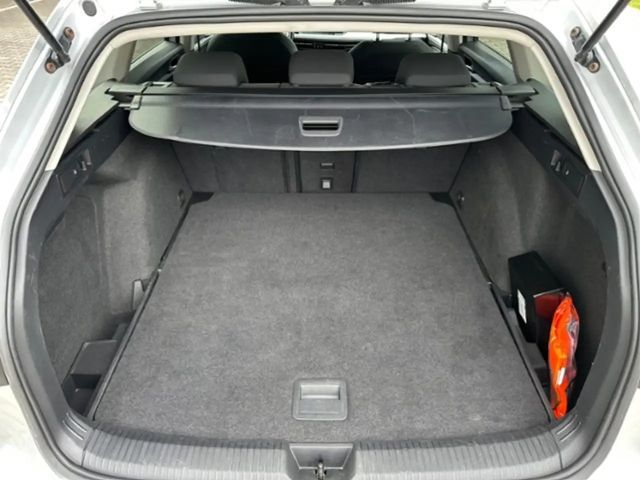 Volkswagen Golf 1.5 eTSI Golf VIII Life Variant