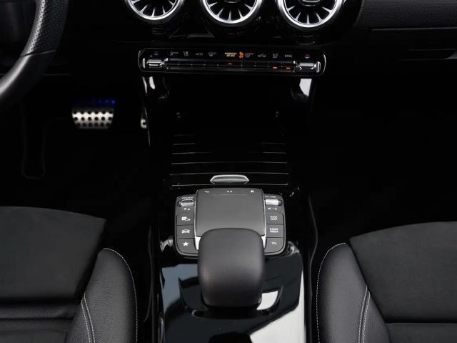 Mercedes-Benz A 220 A 220 d AMG Line