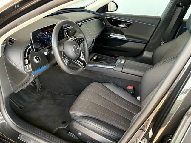 Mercedes-Benz E 200 AVANTGARDE Sedan