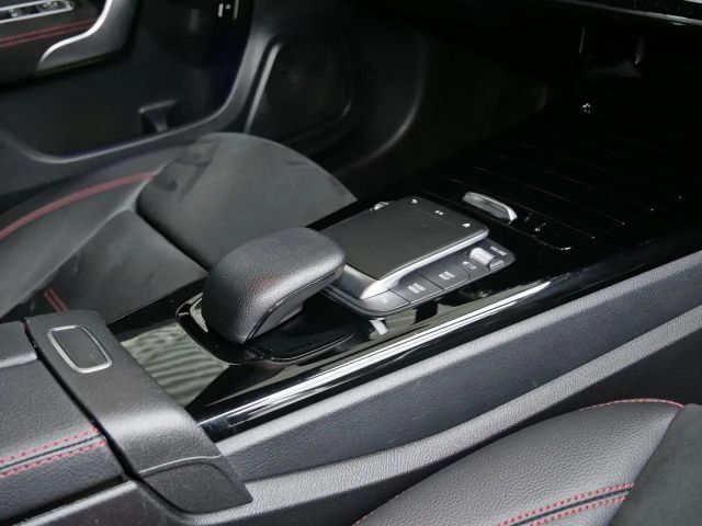 Mercedes-Benz A 250 A 250 e AMG Line