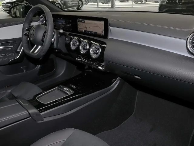 Mercedes-Benz CLA 200 AMG Line