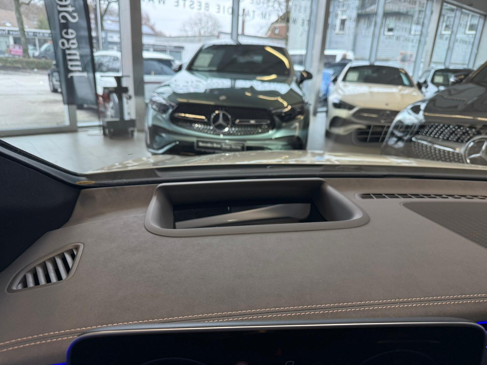 Mercedes-Benz EQE 300 Sedan