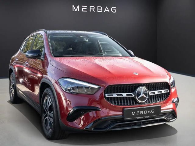 Mercedes-Benz GLA 180 Pano STH W-Paket KeyLess ParkAss. LED