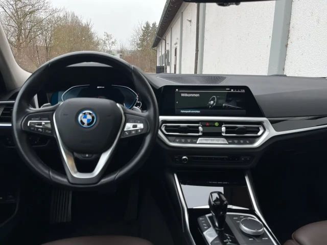 BMW 330 330e Touring xDrive