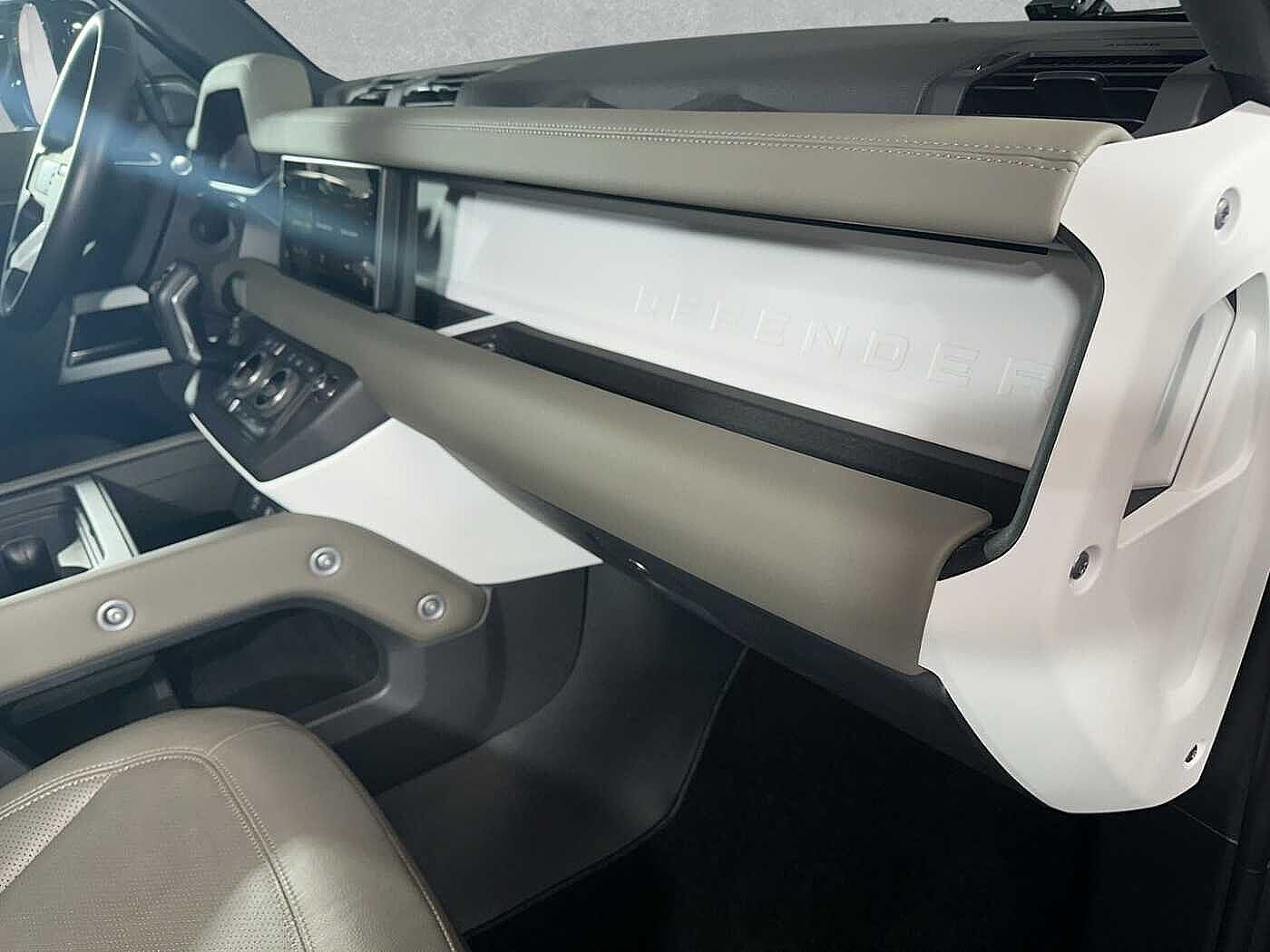 Land Rover Defender 110 SE