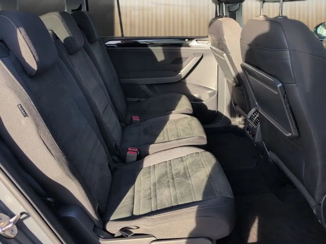 Volkswagen Touran 1.5 TSI DSG R-Line