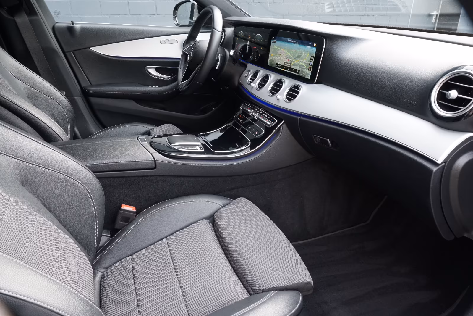 Mercedes-Benz E 220 AMG Line