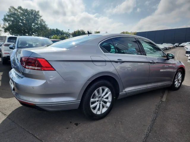 Volkswagen Passat 1.5 TSI BMT Business
