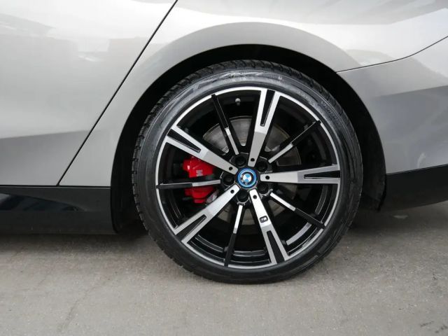 BMW i5 eDrive40