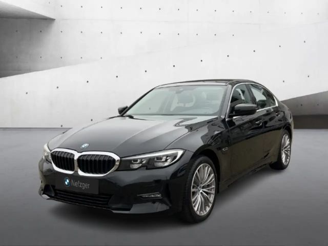 BMW 330 330e Sedan