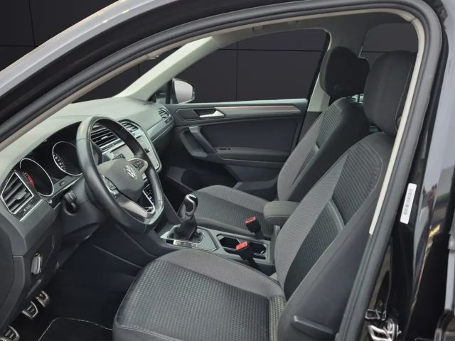 Volkswagen Tiguan Active LED Navi ACC RFK SH LM