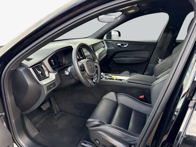 Volvo XC60 AWD Dark Plus