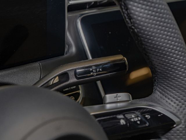 Mercedes-Benz E 200 Sedan