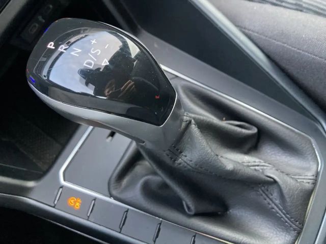 Volkswagen Taigo 1.0 TSI DSG R-Line