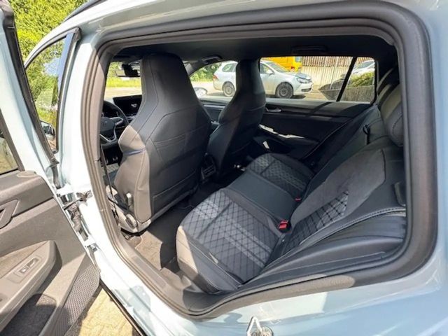 Volkswagen Golf 1.5 eTSI DSG R-Line Variant