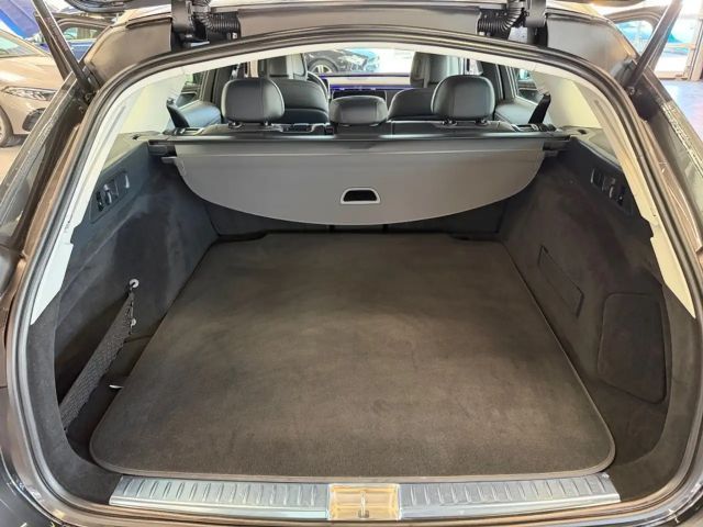 Mercedes-Benz E 220 AVANTGARDE E 220 d Estate