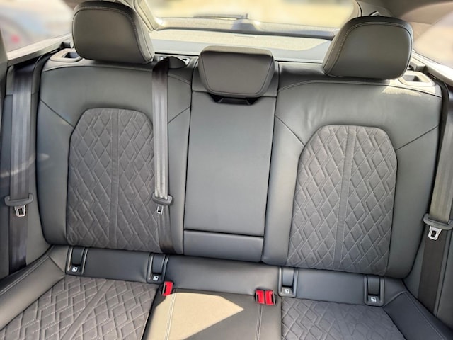 Audi A6 Avant Quattro S-Tronic