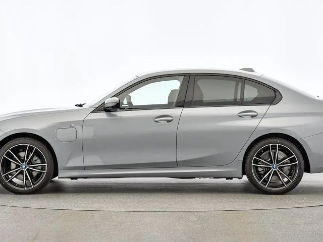 BMW 330 330e Sedan xDrive