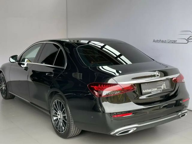 Mercedes-Benz E 200 E 200 d Sedan