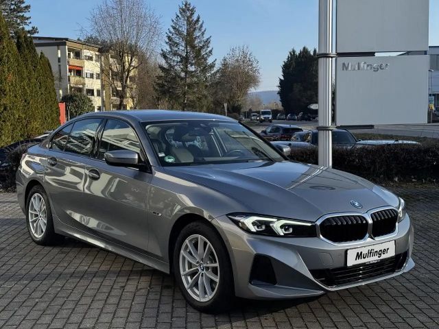 BMW 330 330e Sedan xDrive