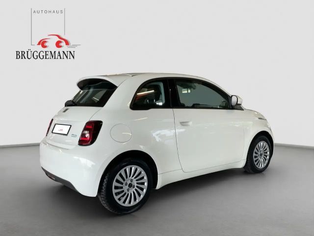 Fiat 500e + Radio- & Winterpaket