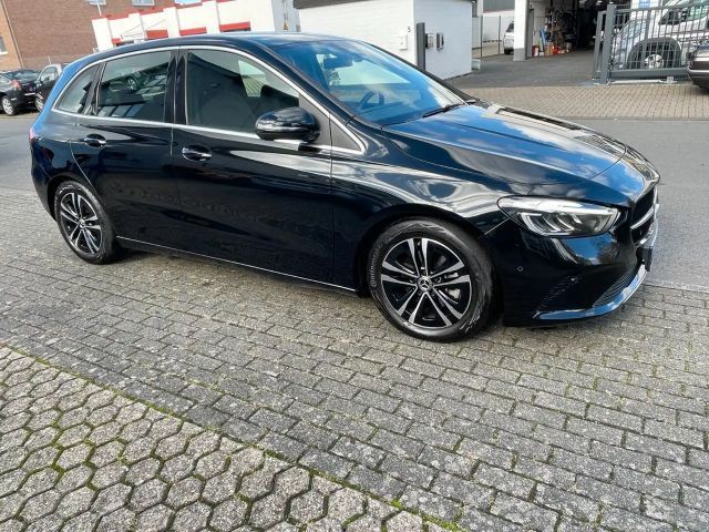 Mercedes-Benz B 180 B 180 d