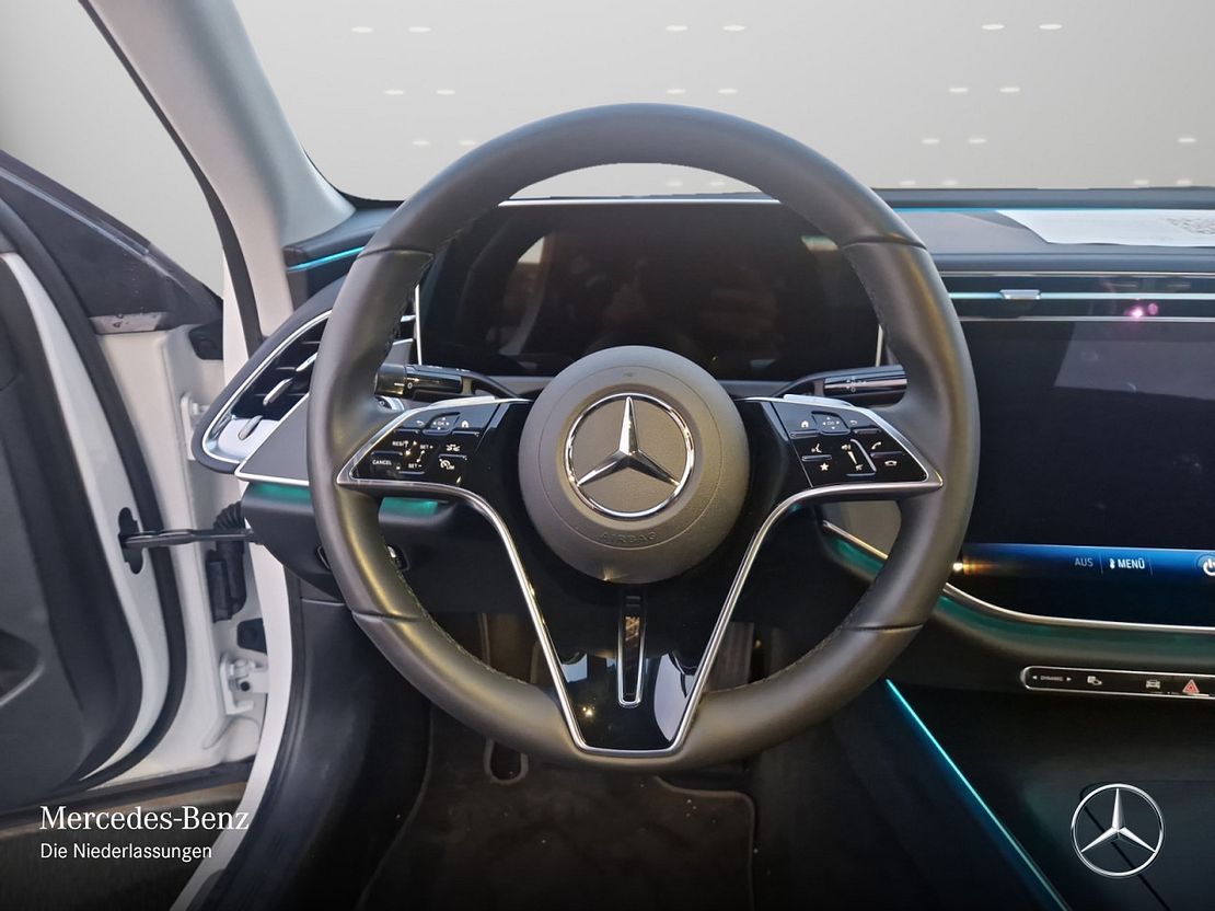 Mercedes-Benz E 200 4MATIC Sedan