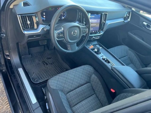 Volvo V60 Core Hybrid