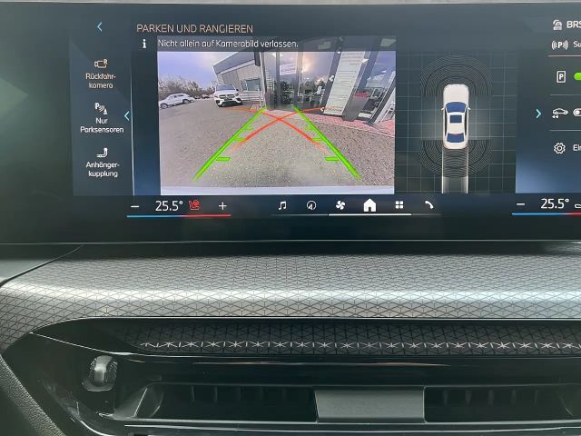 BMW 320 320i M-Sport Sedan