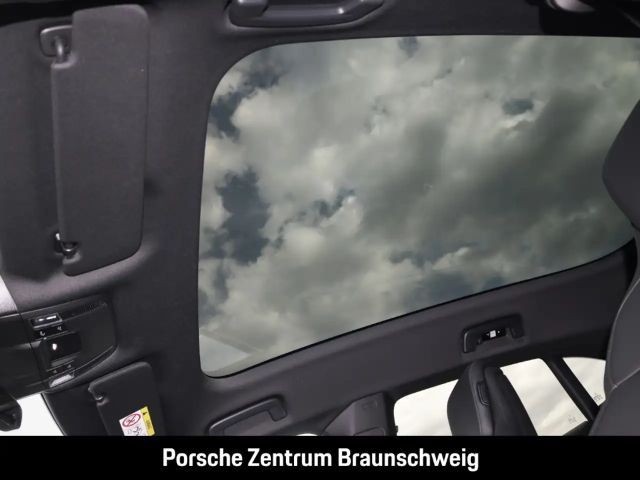 Porsche Taycan 4 Cross Turismo