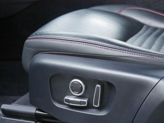 Land Rover Discovery Sport P300e