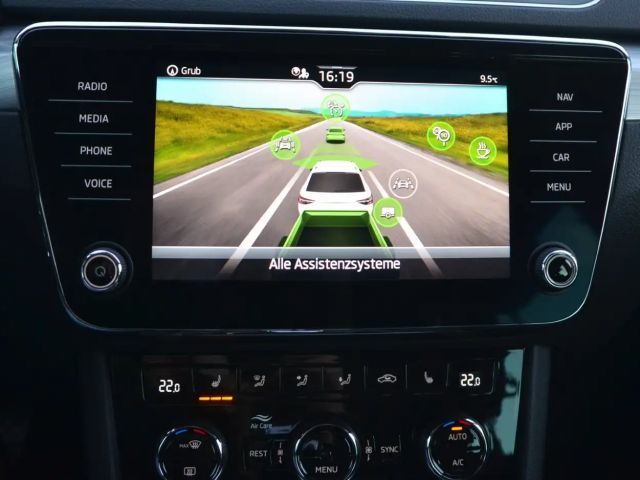 Skoda Superb Superb Kombi 2,0 TDI DSG LED AHV VIRTUAL NAVI 1.Be