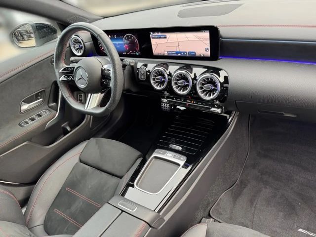 Mercedes-Benz CLA 200 AMG Line Coupé Sedan