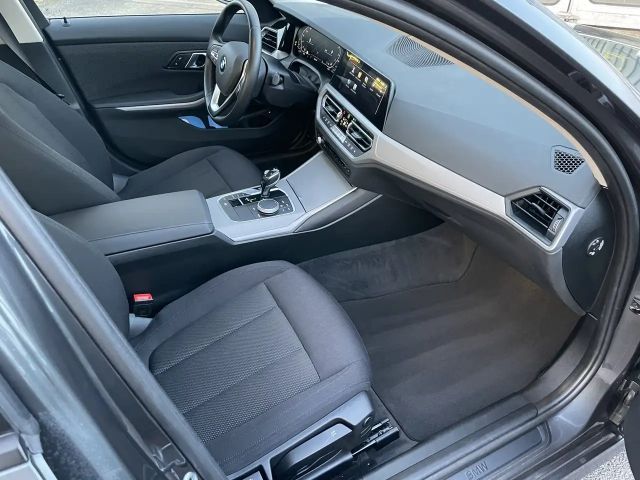 BMW 330 330e Advantage pakket Sedan