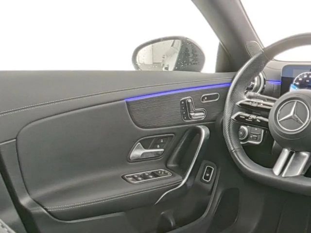 Mercedes-Benz CLA 200 AMG Line Coupé