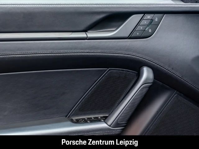 Porsche 992 Cabrio Carrera GTS