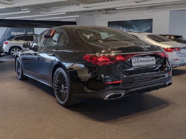 Mercedes-Benz E 200 Sedan