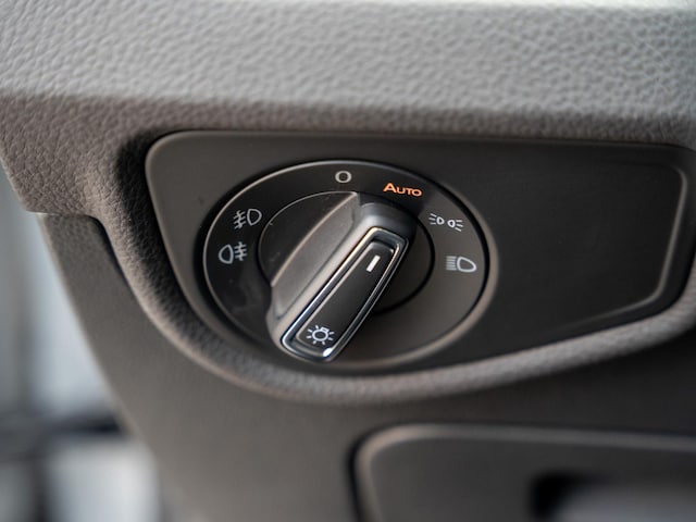 Volkswagen Touran 1.5 TSI DSG ACC FLA KeyLess AkustikGlas