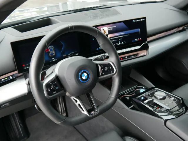 BMW i5 eDrive40