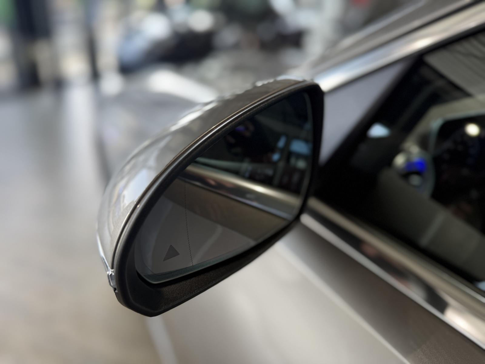 Mercedes-Benz C 200 AVANTGARDE Sedan