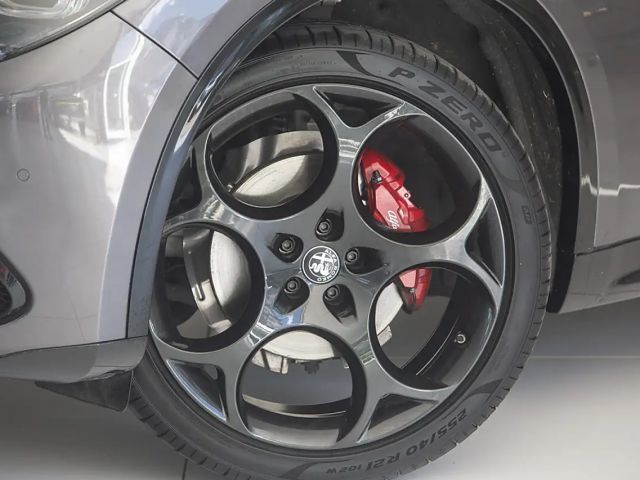 Alfa Romeo Stelvio AT8 Q4 Veloce