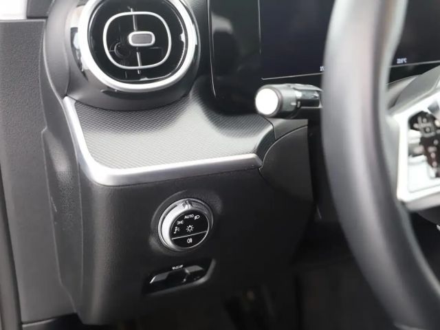 Mercedes-Benz C 400 4MATIC Sedan