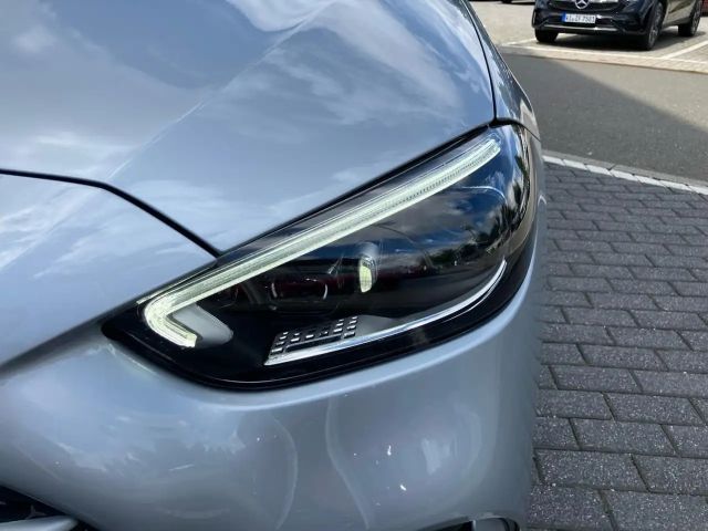 Mercedes-Benz C 200 AMG Line Sedan