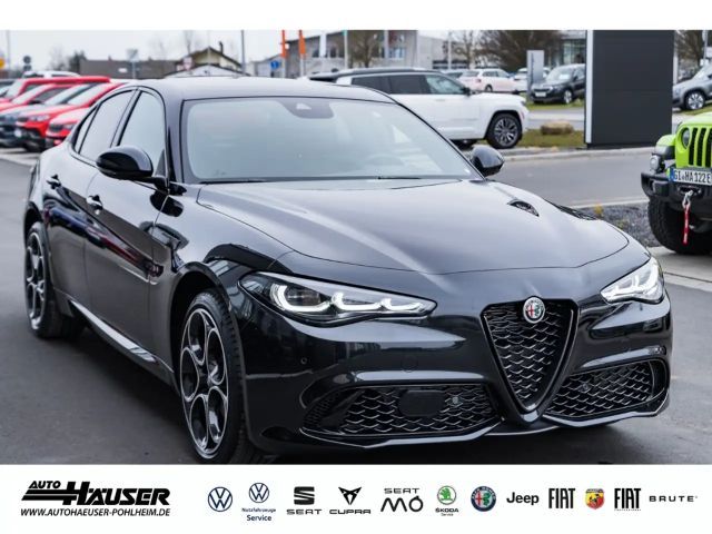Alfa Romeo Giulia AT8 Q4 Turbo