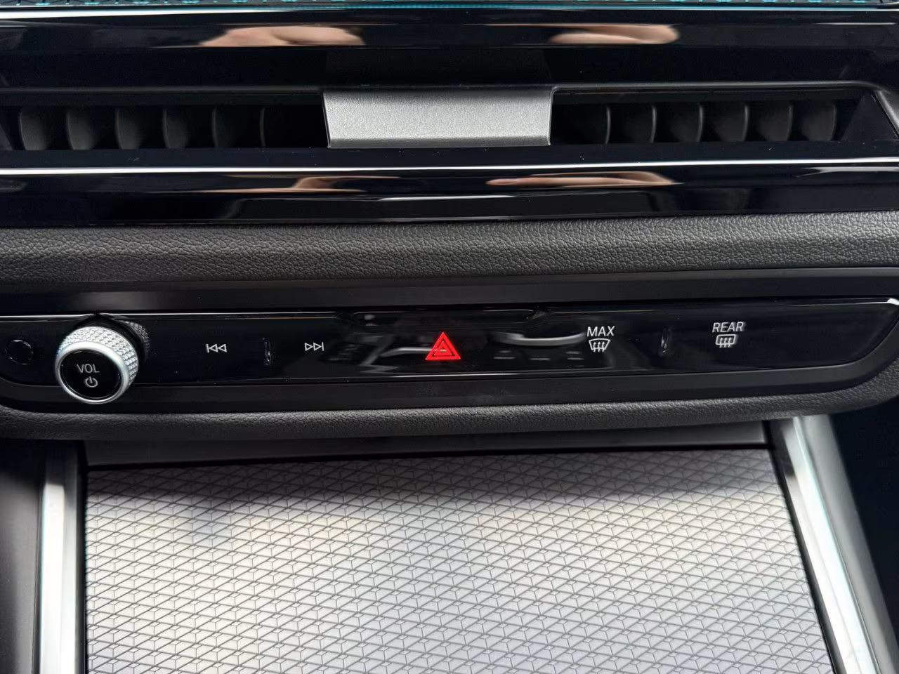 BMW 330 330e M-Sport Sedan xDrive