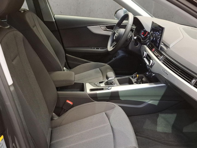 Audi A4 40 TFSI Quattro S-Tronic Sedan