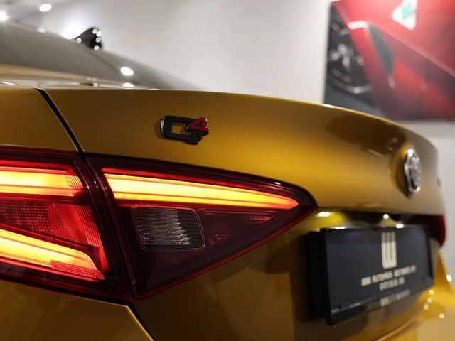 Alfa Romeo Giulia AT8 AWD Q4